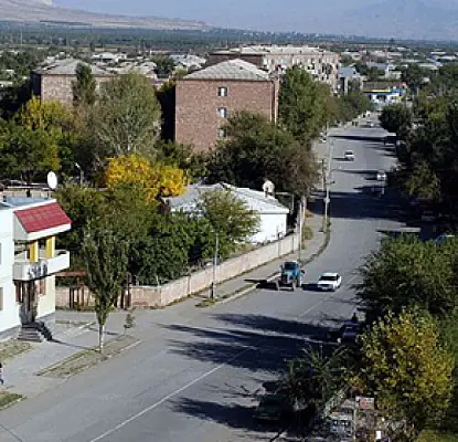 Սերժ Սարգսյանի հնարավոր այցին ընդառաջ բնակիչներից պահանջել են ներկել տները․ «Ժողովուրդ»