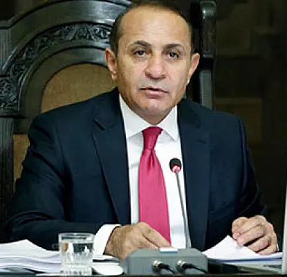Հովիկ Աբրահամյանն իր որդուն Արարատի մարզպետ դարձնելու ծրագրեր է մշակում․ «Հրապարակ»