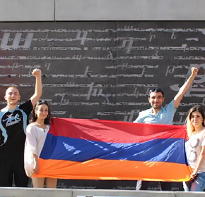 «Проигрыш властей Армении». В Лионе поддержали ереванский протест