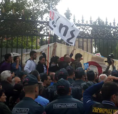 Police Intervene, Detain Dozens as Opponents Protest Constitutional Amendments in Yerevan