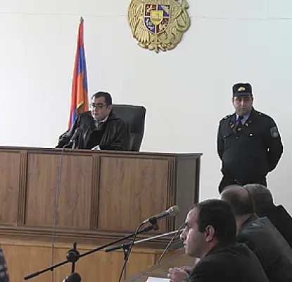 Отец убитого в воен.институте курсанта недоволен переносом заседания