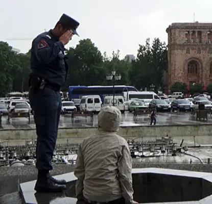 Полиция продолжает грозить психиатрией: случай в центре Еревана