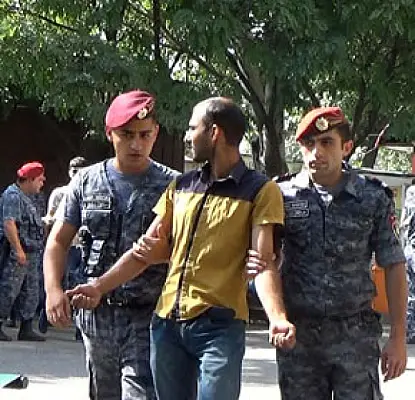 Armenian Police Continue Mass Detentions of Citizens (Video)