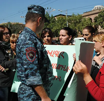 Protesters Demand Release of Yerevan Men Arrested After Clashes with Police
