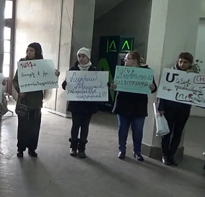 Mothers Unhappy With Official's Promises to Hold Protest Outside Government Building
