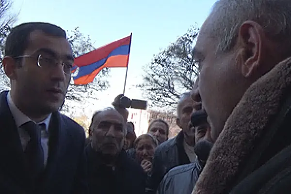 Сельчанин армянскому замминистра: «Хочешь сказать, что не брал взяток?»