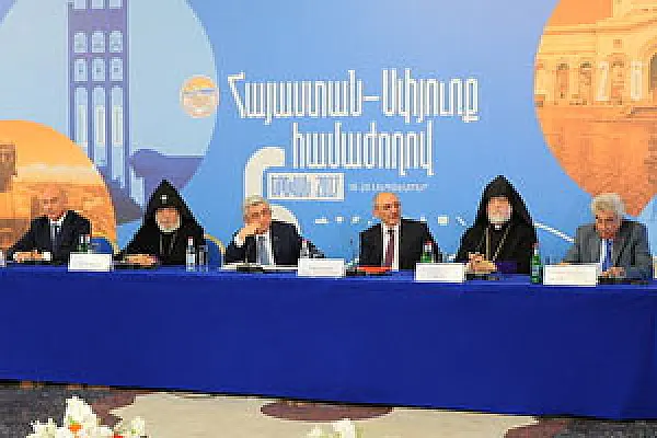 ‘Armenia Not a Business Market,’ Catholicos Aram I Says at Armenia-Diaspora Forum