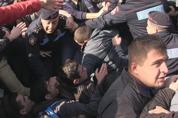 Представитель власти убедил «лидеров» движения. Акция в Ереване расходится