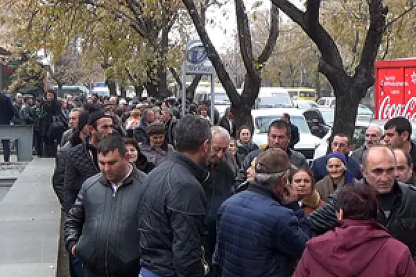 «О нас не вспоминают 25 лет»: жители армянского села пикетировали офис президента