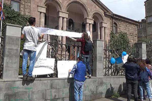 Protesters March in Yerevan to Condemn Stepanakert Police’s Abusive Treatment of Yerevan Girl