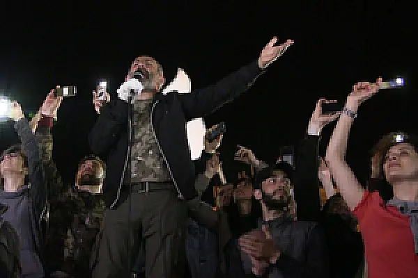 Pashinyan Again Rallies Thousands at Republic Square, Plans to 'Surprise' Sargsyan Tomorrow