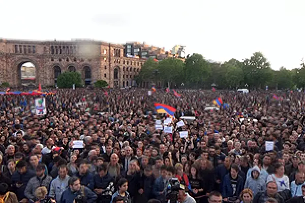 Армянские следователи отказываются арестовывать участников мирных демонстраций - источник