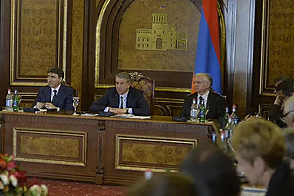 Какие партии не должны претендовать на должность премьера Армении