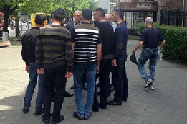 Полицейские готовят к чему-то своих подчиненных в центре Еревана