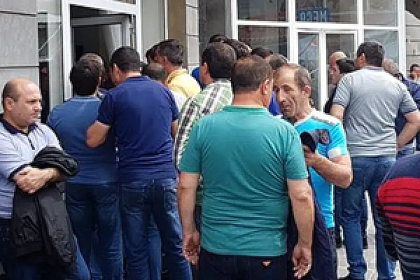 «Сержа больше нет, снижайте плату». Сотрудники ереванской ярмарки объявили забастовку