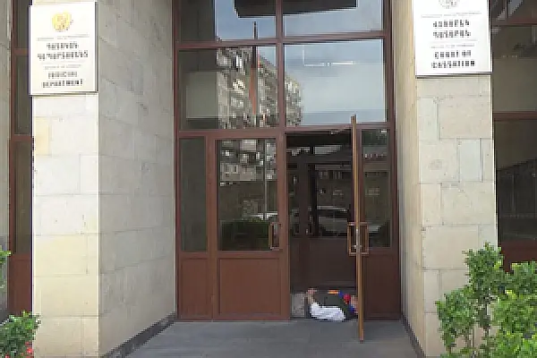 Դատավորներին հրահանգներ տվող Վճռաբեկի նախագահը պետք է հեռանա․ ակցիա