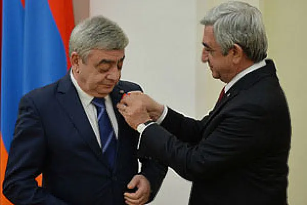 В доме брата экс-президента Армении нашли договоры вкладов на миллионы долларов