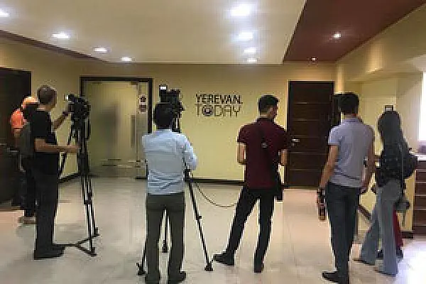 В офисе интернет-ресурса, который связывают с именем Кочаряна, проходят обыски