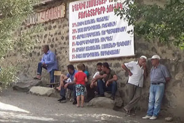 Շատինի պայքարը՝ սոցիալ-տնտեսական խնդիրների համատեքստում