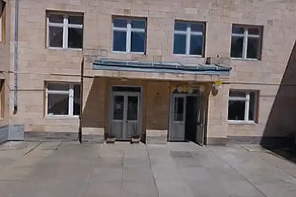 Директор, превратившая школу в семейный бизнес, «пользуется покровительством министра»