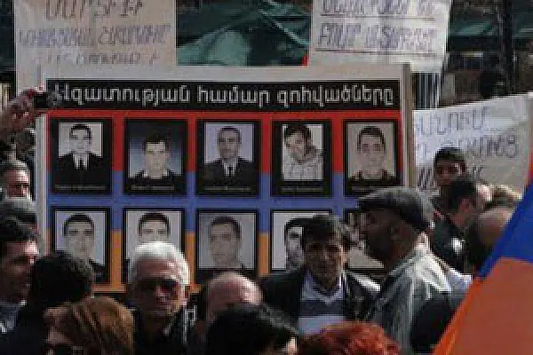 Цинизм и подлог. Родные жертв бойни в Ереване о попытке избавить Кочаряна от ответственности