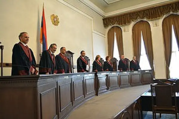 Սահմանադրական դատարանի անդամներից յոթը չեն կարող մասնակցել Քոչարյանի գործի քննությանը․ դիմում
