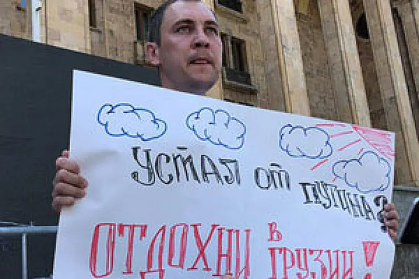 «Устал от Путина? Отдохни в Грузии»