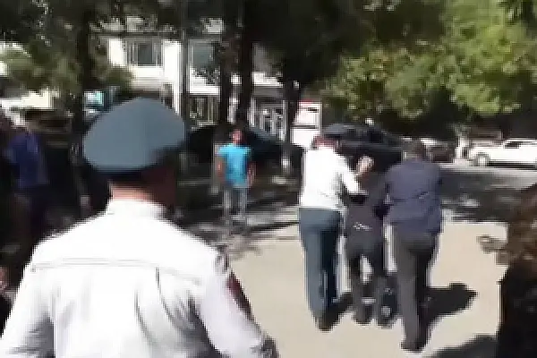Նախկին գյուղապետը կիսել է Նորաշենը․ կան բերման ենթարկվածներ