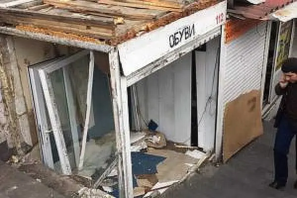 В Ереване начался демонтаж незаконных ларьков у входа в метро «Дружба»