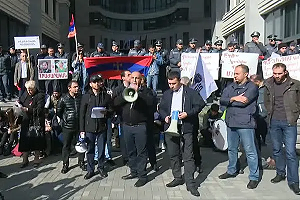 Դաշնակները և ազգի մյուս «փրկիչները» միավորվեցին հրաժարականի շուրջ
