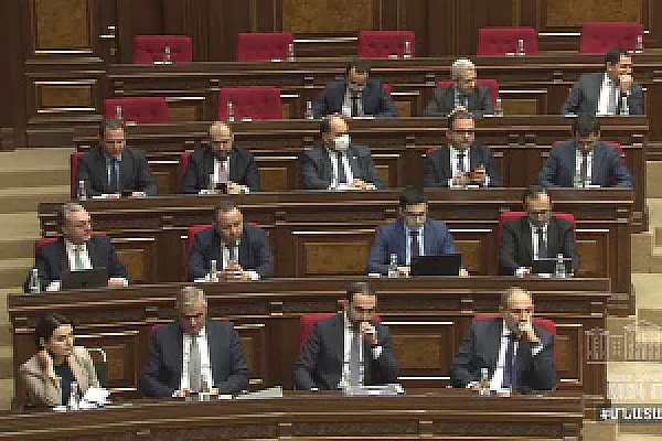В Армении продлили режим ЧС, отменив некоторые ограничения