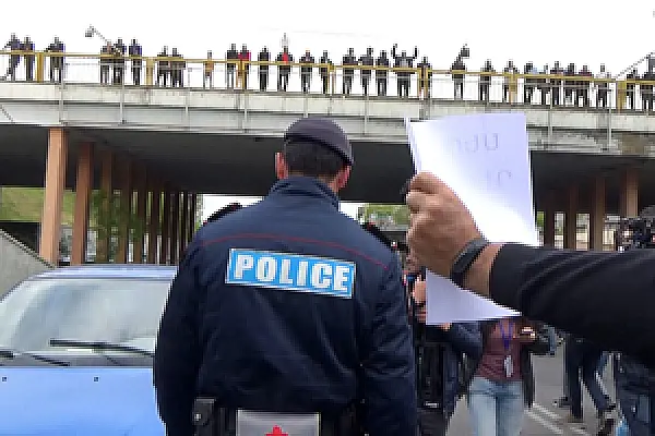 В Гюмри полицейским нанесли ножевые ранения за требование предъявить бланк