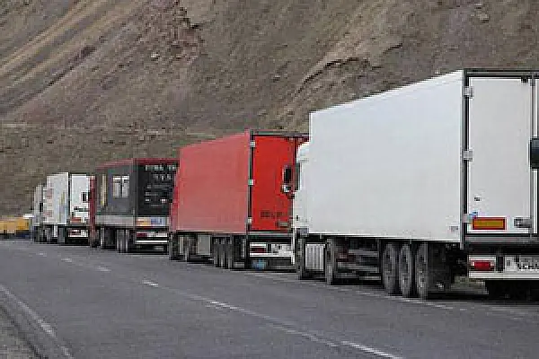 Լարսը բաց է միայն բեռնատարների համար