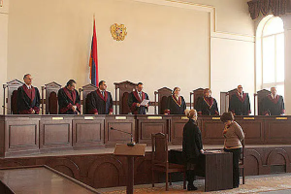 Неопределенная судьба референдума и Конституционного суда Армении