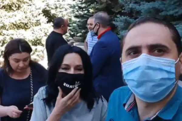 Իրավապահները Ծառուկյանի դղյակում են
