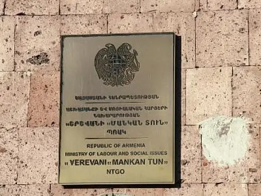 Трех сотрудниц детдома арестуют в Армении за насилие над детьми
