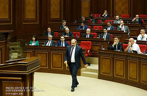 Пашинян предложил оппонентам последовать его примеру (обновлено)