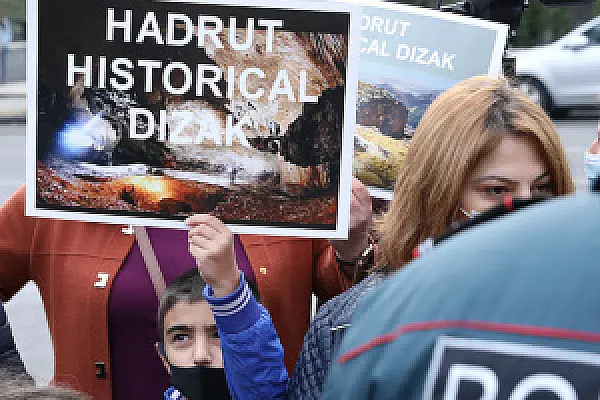 Բողոքի դուրս եկած հադրութցիները պահանջներ ներկայացրեցին Հայաստանի նախագահին