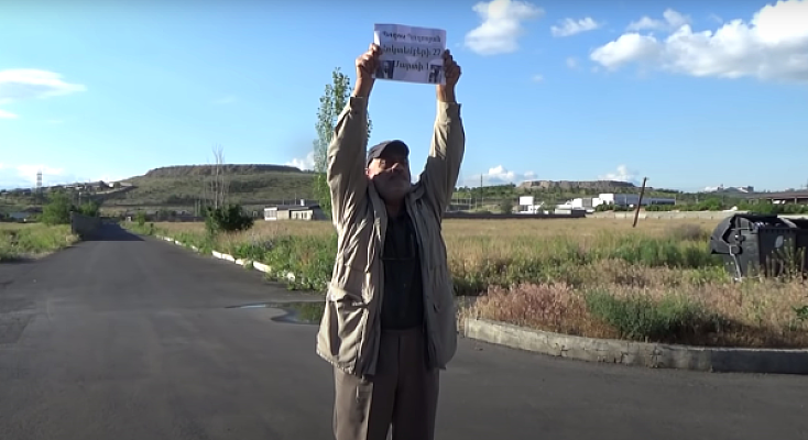 «Уважаемые интеллектуалы, продолжайте оставаться в глубинах Фейсбука». В Ереване атаковали активиста
