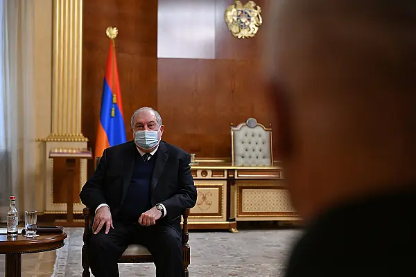 Пашинян снова ходатайствовал об увольнении начальника Генштаба. Президент за генералов