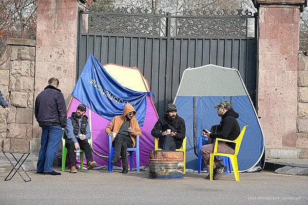 Փրկիչները բացում են Բաղրամյանը