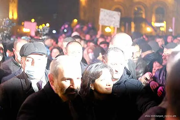 «Եթե կարող եք, ներեք մեզ մեր սխալները»․ հանրահավաք և երթ Երևանում