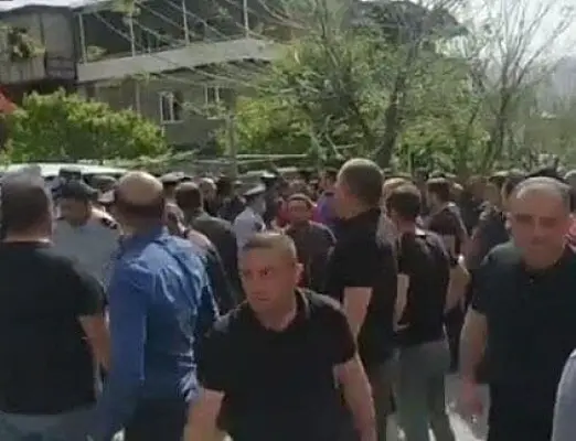 Привилегированные и безнаказанные. Как окружение республиканцев встретило Пашиняна в Сюнике