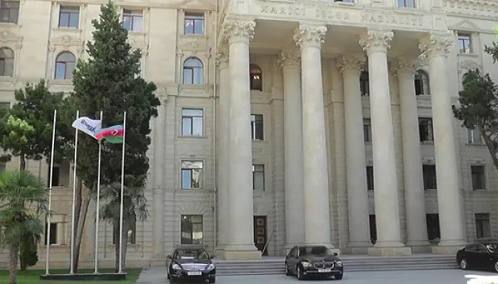 Азербайджан призывает Армению не паниковать