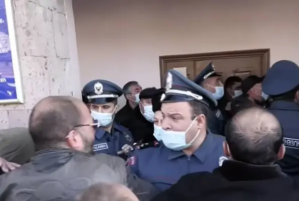 В Бюракане вместо «друга премьера» хотят местного врио
