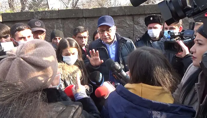«Кто здесь дезертир». Родные пленных и без вести пропавших требуют спикера парламента (обновлено)