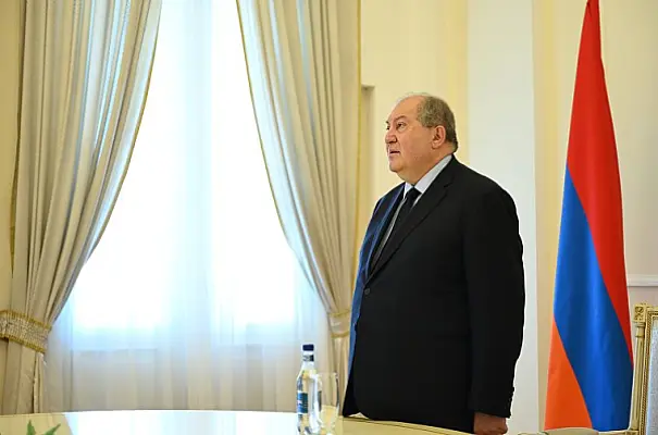 Hetq: Подавший в отставку президент Армении - гражданин другой страны
