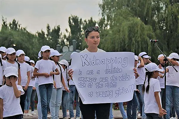 «Ալա կաչուու»՝ աղջիկ փախցնելու ավանդույթ Ղրղզստանում, որը հաճախ ավարտվում է սպանությամբ