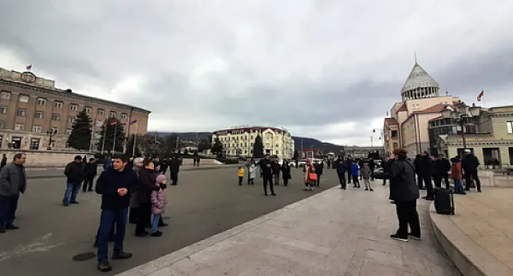 Акция в Степанакерте попросила Россию усилить меры безопасности для защиты карабахцев