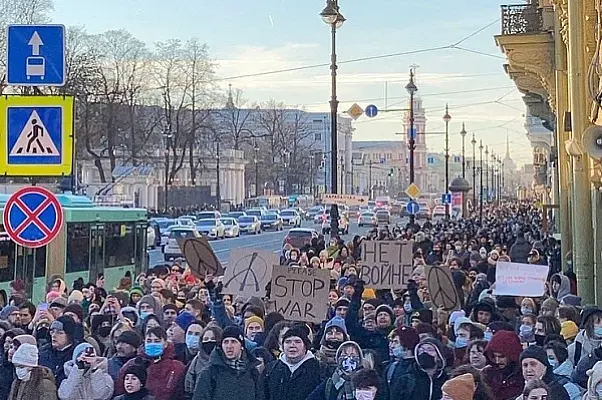 «Я заставлю Путина прекратить войну». Антивоенные митинги каждые выходные